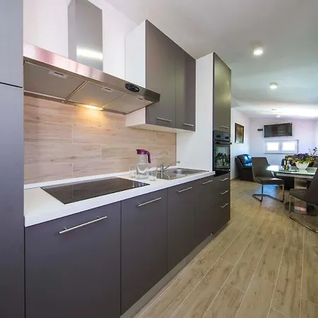 Ve&ki Apartment Podstrana